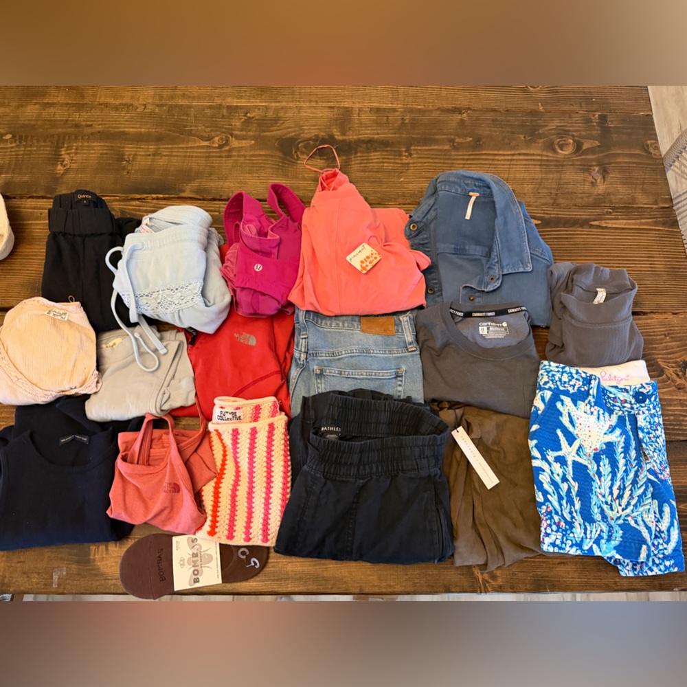 Resellers lot 18 piece bundle- womens clothes